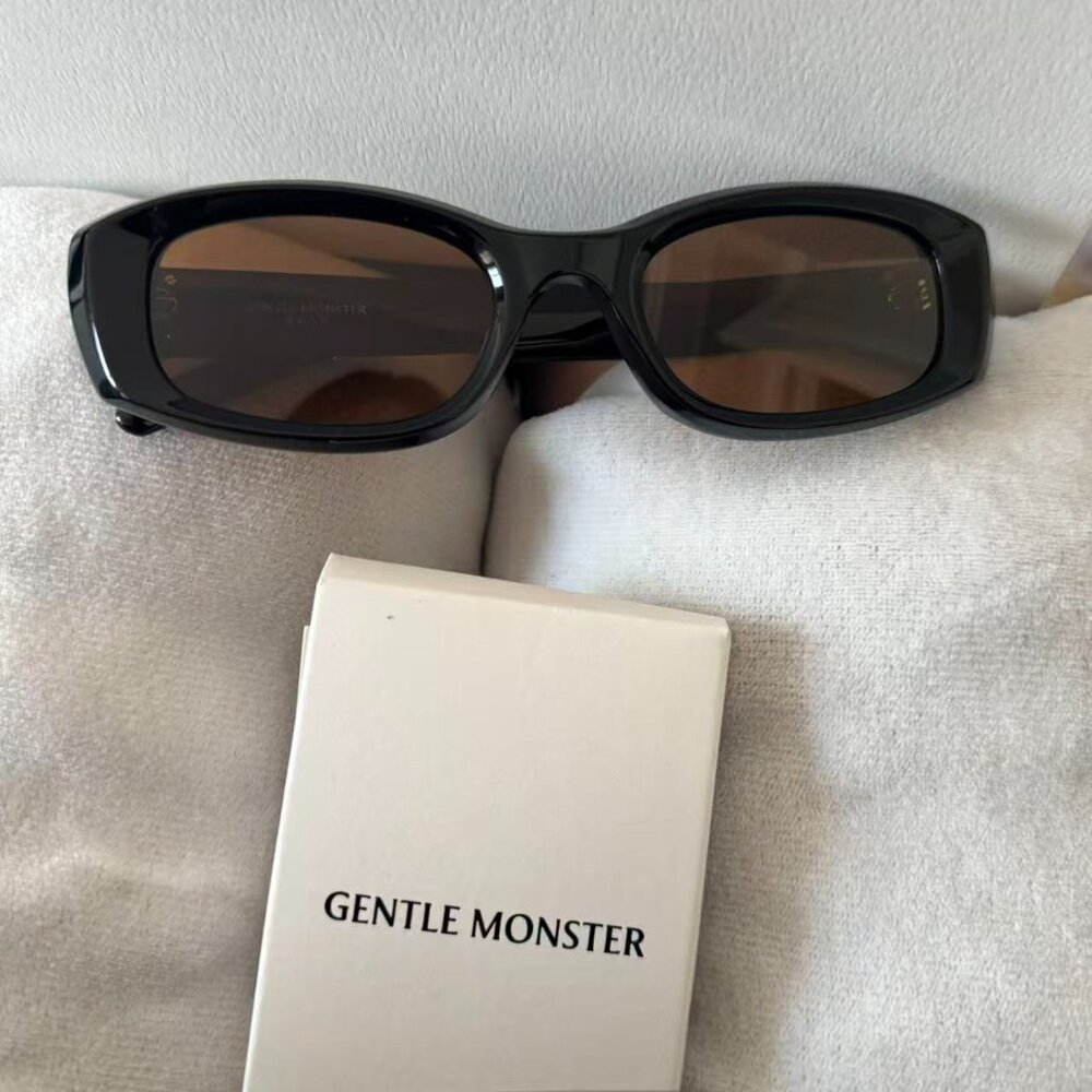 Gentle Monster Lix Black Rectangular Sunglasses B… - image 7